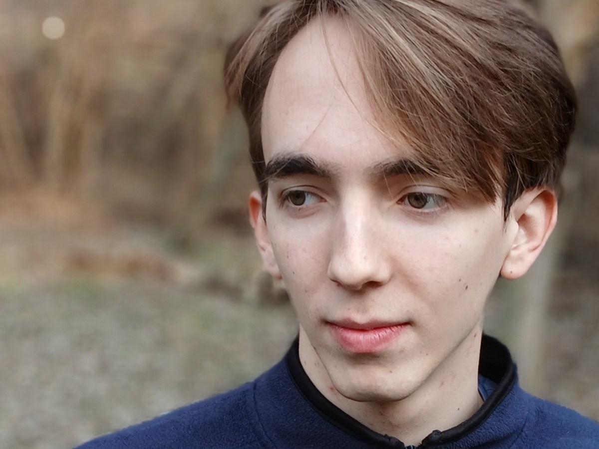 Epicentrum // Barlang&nbsp;előtt