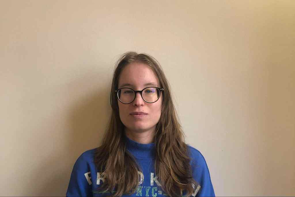 Novum // A hős elteker a dohányboltig