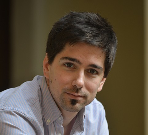 Prizma/Fehér Renátó